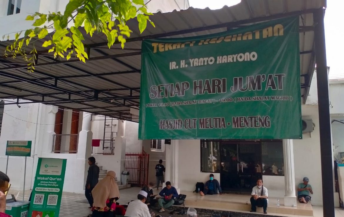 Terapi Kesehatan untuk Jamaah di Masjid Cut Meutia