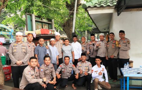 Jamaah Suling Nikmati Sarapan Bubur Cut Meutia yang Melegenda