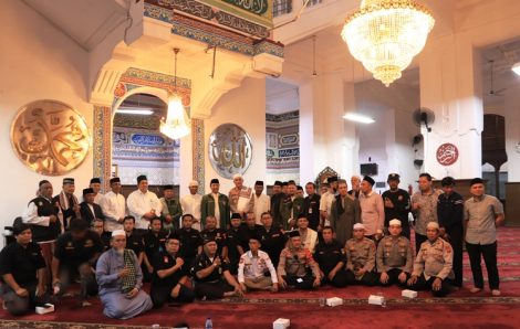 Tim Dirbinmas PMJ Gelar Subuh keliling di Masjid Cut Meutia