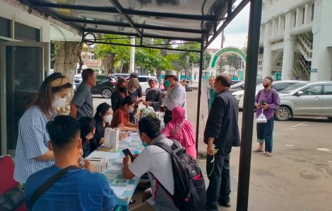 Masjid Cut Meutia Gandeng Mega Syariah Bagikan Sembako ke Warga. Ini Syaratnya