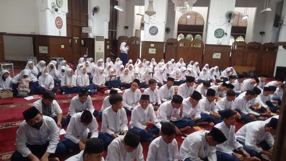 SMP Al-Falah Gelar Tour Religi di Masjid Cut Meutia