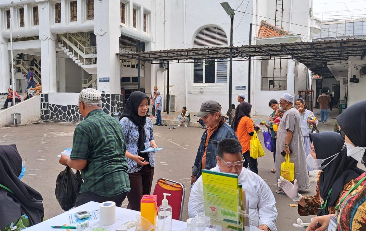 Masjid Cut Meutia Berikan Layanan Cek Gula Darah Gratis
