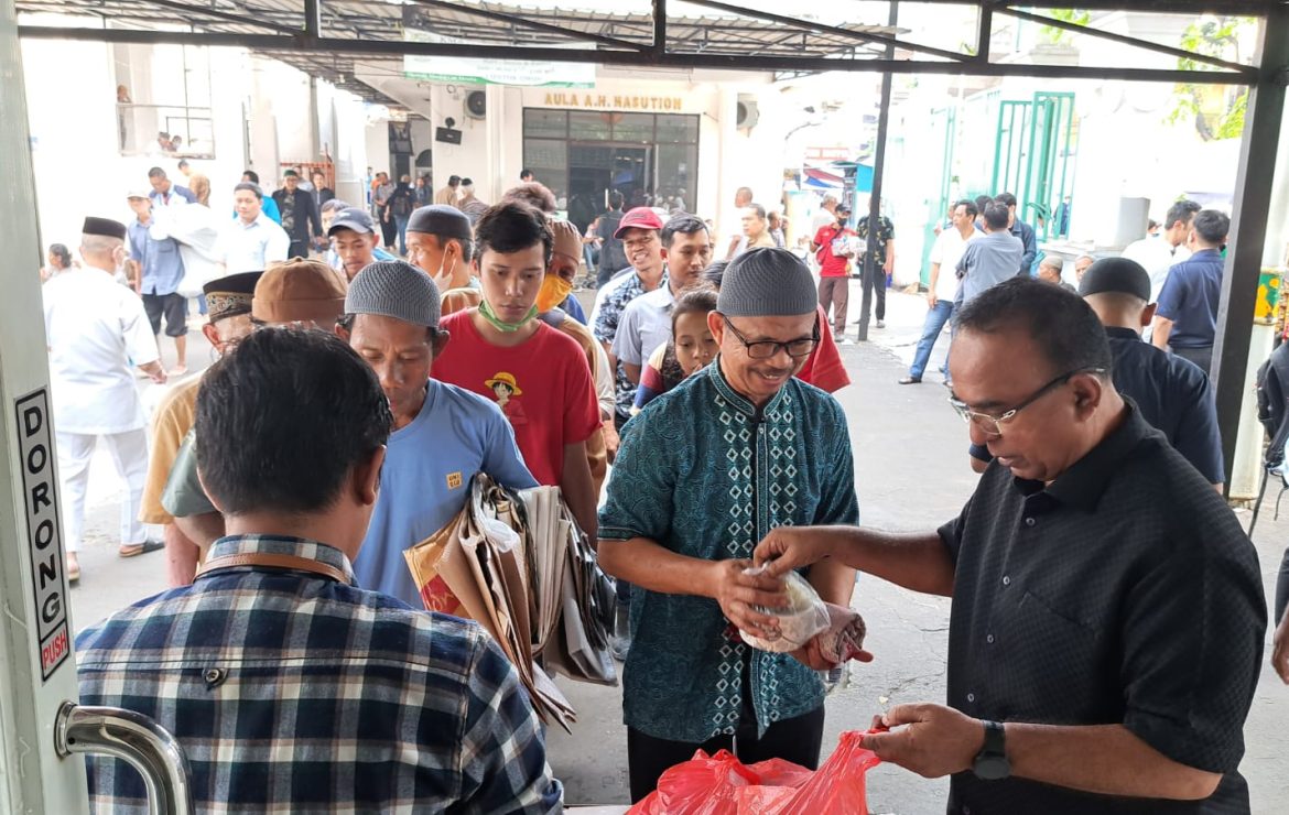 100 Mangkok Bakso untuk Jamaah Masjid Cut Meutia