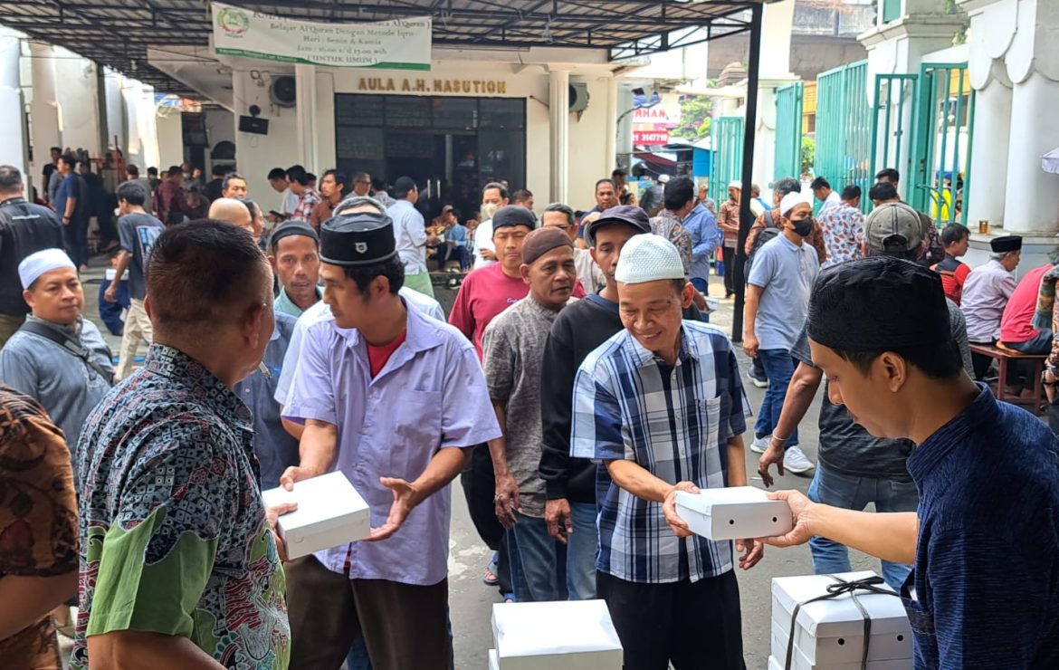 Jumat Berkah Berbagi Berkah di Masjid Cut Meutia