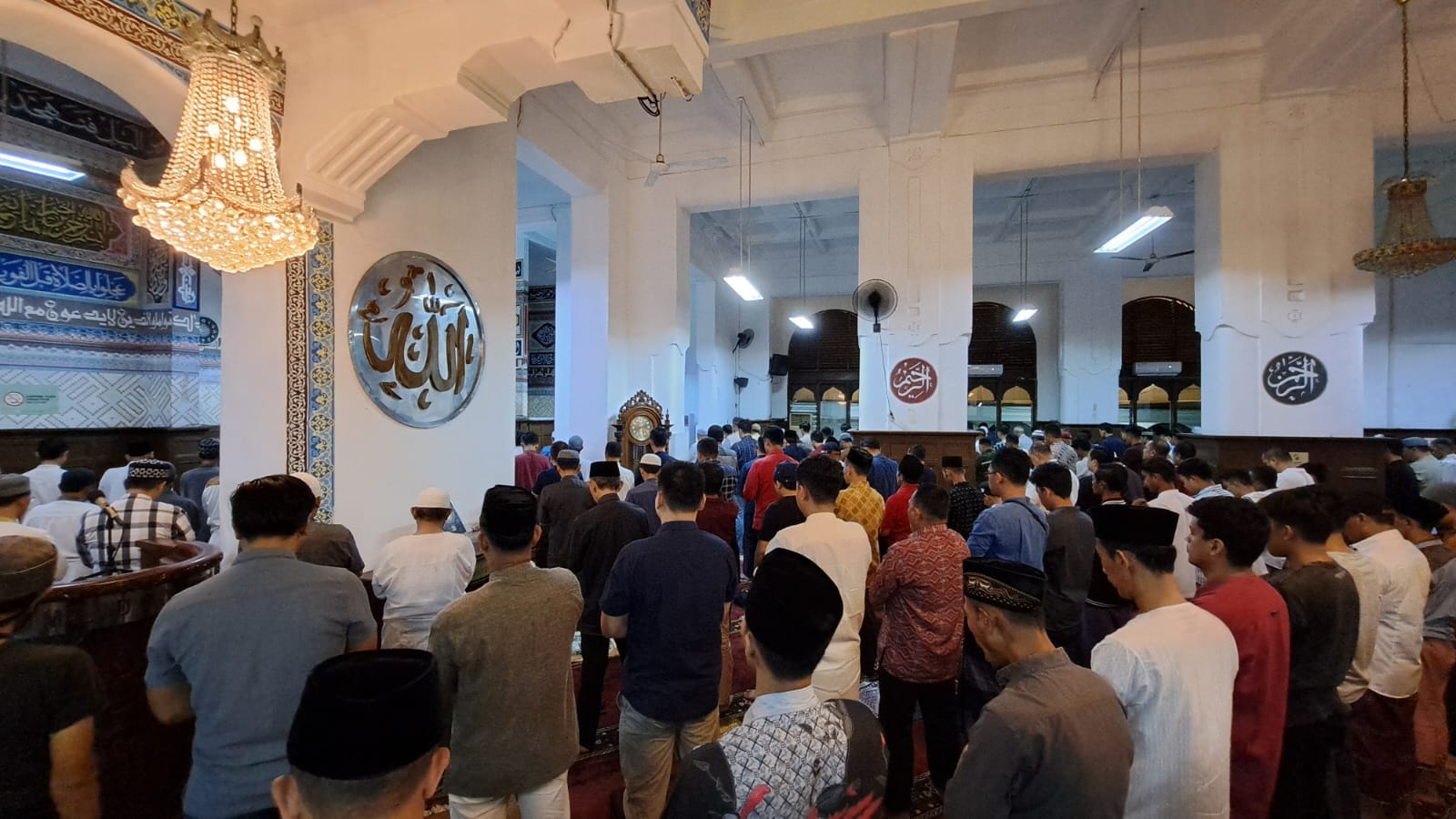 Teraweh di Masjid CuT Meutia Jakarta 