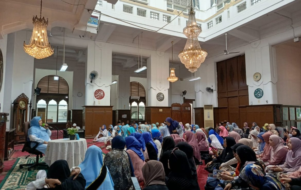 Pengajian Bulanan Bersama Mamah Dedeh di Masjid Cut Meutia