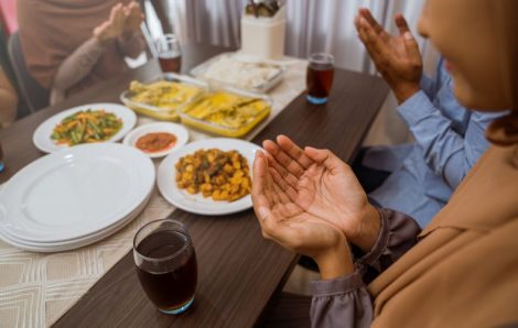 Tips Mengajarkan Anak di Usia Dini Puasa Ramadhan