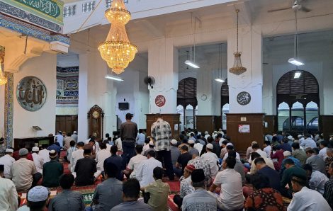 Adab Menggunakan atau Meminjam Alat Salat di Masjid