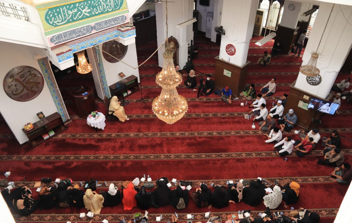 Adab Membaca Al-Qur’an di Dalam Masjid