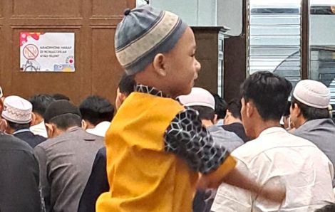 Adab Membaca Anak Kecil di Masjid: Belajar Ilmu dengan Adab dan Takzim